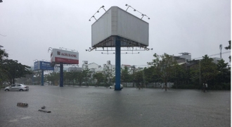 Nước tràn sân bay Đà Nẵng, nhiều chuyến bay bị hủy
