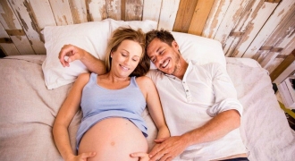 “Yêu” những tháng cuối thai kỳ có ảnh hưởng đến em bé không?