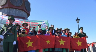 Him Lam Land đồng hành cùng Báo Người Lao Động trao tặng 10.000 lá cờ Tổ Quốc cho vùng biên giới Hà Giang
