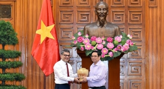 Công ty AstraZeneca được Thủ tướng Chính phủ Việt Nam tặng Bằng khen   