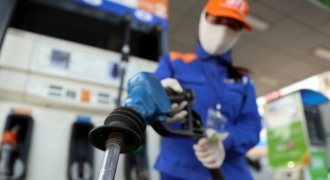 Giá xăng dầu về mức thấp nhất trong năm, RON95 giảm hơn 1.500 đồng/lít