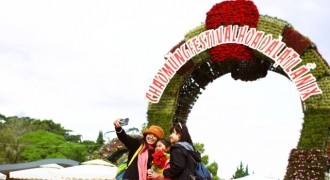 Người dân nô nức checkin tại Festival Hoa Đà Lạt 2022