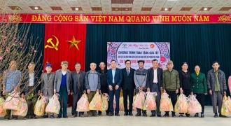 Toyota Việt Nam trao quà tết cho các hộ gia đình chính sách tại tỉnh Vĩnh Phúc