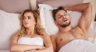 Vì sao đàn ông thường buồn ngủ sau khi làm “chuyện ấy”?