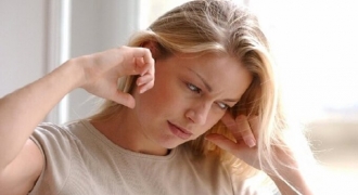Vì sao có những người thường xuyên ngứa tai?