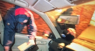 Trộm cắp đồ trong xe ô tô rồi đóng vai 