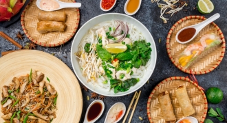 “Cuốn sổ đỏ” đưa ẩm thực đường phố Việt ra thế giới
