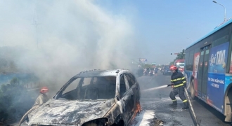 Chuyên gia ô tô cảnh báo nguy cơ tiềm ẩn gây cháy xe khi để ngoài trời nắng nóng