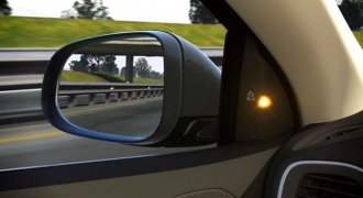 Làm gì để khắc phục điểm mù khi lái xe ô tô?