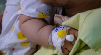 Trẻ sơ sinh mắc sốt xuất huyết nguy hiểm thế nào?