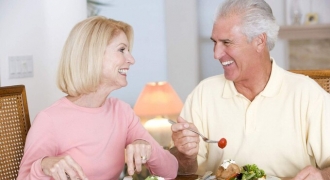 Quy tắc ăn uống 80/20 giúp kéo dài tuổi thọ ở người trung niên