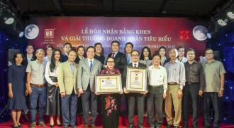 Bảo Tín Minh Châu đón nhận bằng khen và Giải thưởng Doanh nhân tiêu biểu của Hội doanh nhân Tư nhân Việt Nam 