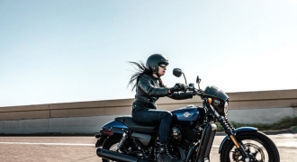 Phụ nữ lái xe mô tô chú ý 7 điều để an toàn trên suốt hành trình