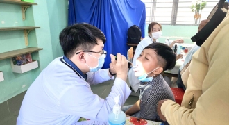 Hơn 1.000 trẻ em khó khăn tại Tây Ninh được thăm khám miễn phí