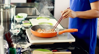 Nấu ăn tại nhà tốt cho sức khỏe nhưng tuyệt đối tránh 4 điều hay gặp