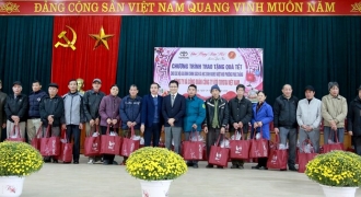 Toyota Việt Nam trao quà Tết cho các hộ gia đình chính sách và trẻ em có hoàn cảnh khó khăn 