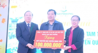 Thanh Hóa: Trao 100 triệu đồng cho quỹ khuyến học huyện nghèo Quan Sơn