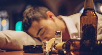 8 dấu hiệu của người say rượu cần nhập viện ngay