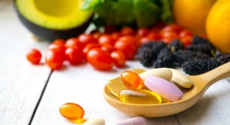 Uống vitamin có hại gan không, loại nào không nên dùng nhiều?