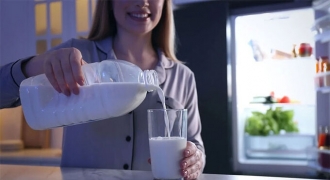 Uống sữa buổi tối tốt cho sức khỏe nhưng 2 đối tượng phải tuyệt đối tránh