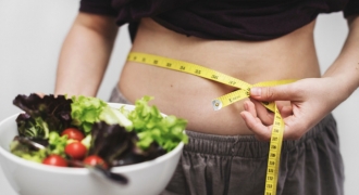 Vì sao nhiều người ăn chay vẫn không thể giảm cân?