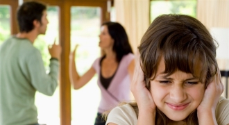 Nữ sinh lớp 8 tự làm hại bản thân do nguyên nhân thường thấy trong các gia đình