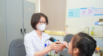 Trẻ nhập viện vì viêm phổi do virus hợp bào hô hấp lúc giao mùa