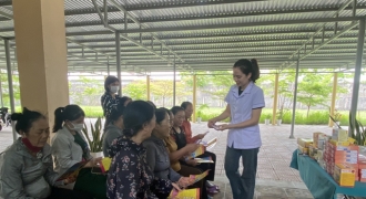 Chăm sóc SKSSS/KHHGĐ cho người dân vùng đông dân cư ở Quảng Bình
