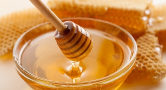 Mẹo đơn giản phát hiện mật ong thật