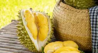 Ăn sầu riêng có nóng không, những ai không nên ăn?