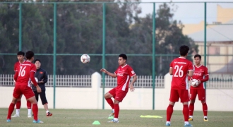 Đội tuyển Việt Nam chơi trò chơi thư giãn khi tập luyện ở Qatar