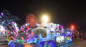 Du khách phấn khích “quẩy” trắng đêm cùng Carnaval Hạ Long