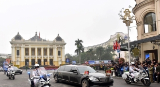 Đoàn xe chở Chủ tịch Kim Jong-un về tới khách sạn Melia - Hà Nội