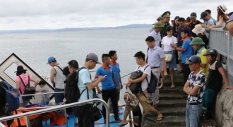3.500 du khách kẹt trên đảo Cô Tô vì bão số 2 đã về đất liền 