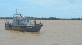 Vụ tàu chìm ở Nghệ An: Tạm ngừng tìm kiếm 2 thuyền viên còn lại