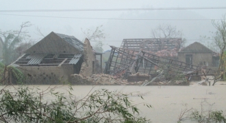 Mưa to, gió giật đã ‘nổi lên’ ở Trung Bộ do ảnh hưởng bão số 4