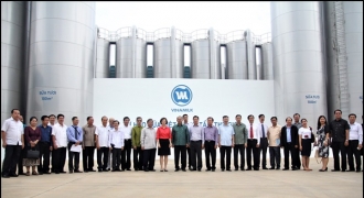 Đoàn đại biểu cấp cao Đảng Nhân dân cách mạng Lào thăm, làm việc tại nhà máy sữa Vinamilk