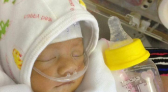 Bé sinh non 1,4kg bị mẹ bỏ rơi ở bệnh viện