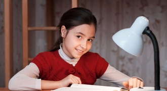 Chọn đèn học cho con như thế nào cho phù hợp?
