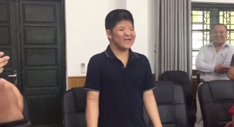 Video: Bôm - con trai Quốc Tuấn xúc động khi được nhận học bổng 2 năm