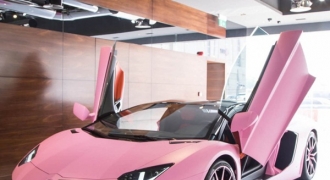 'Sốc' với chiếc Lamborghini Aventador màu hồng rực giá 7,5 tỷ đồng