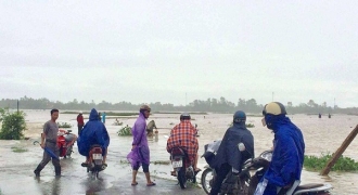 Mưa lớn kéo dài, nhiều địa phương tại Hà Tĩnh bị chia cắt