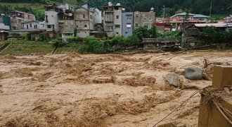 200 nhà dân bị ngập do lũ quét, Yên Bái di dân khẩn cấp