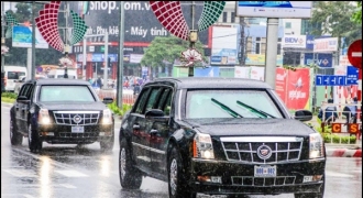 'Quái thú' của Tổng thống Donald Trump đội mưa trên đường phố Đà Nẵng
