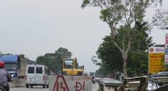 Nhức nhối tình trạng vi phạm hành lang ATGT đường bộ ở Thanh Hóa, Nghệ An