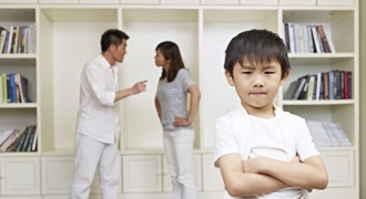 Bố mẹ cần nhớ: Dù bất hòa cũng đừng làm tổn thương con cái