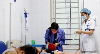 Gần 700 lượt trẻ đến Bệnh viện Da liễu TƯ khám, điều trị bệnh sùi mào gà