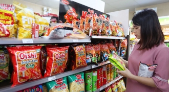 Tin nóng mới nhất tối 31/12: Năm 2017, người Việt chi 8.000 tỉ đồng ăn snack