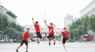 4 chàng trai Vmusic diện đồ thể thao cổ vũ cho đội tuyển U23 Việt Nam