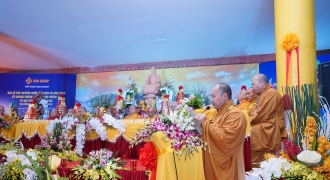 500 Phật tử ba miền tụ hội trên đỉnh Fansipan cầu nguyện quốc thái dân an